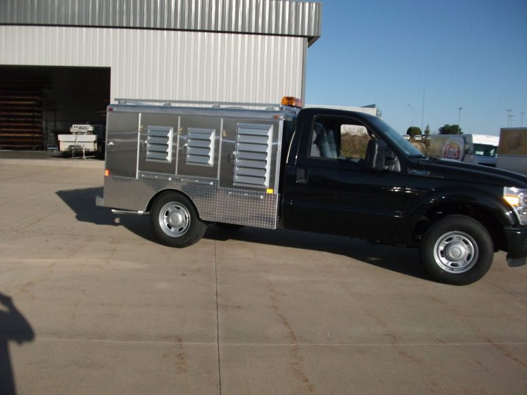 6 crate chassis 8' bed truck truck B
