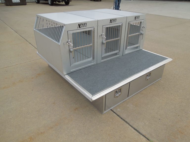 single aluminum crates with ventilation bars, angled sides and drawer set