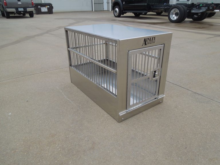 single stainless crate with double height ventilation bars and slam latch door